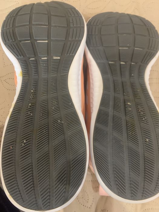 Кросовки adidas бу в хорошем состоянии