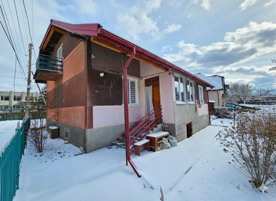 Продається добротний житловий будинок в центр. частині  м.Стрий...