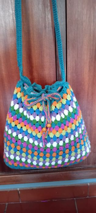 Mala crochet, feita à  mão