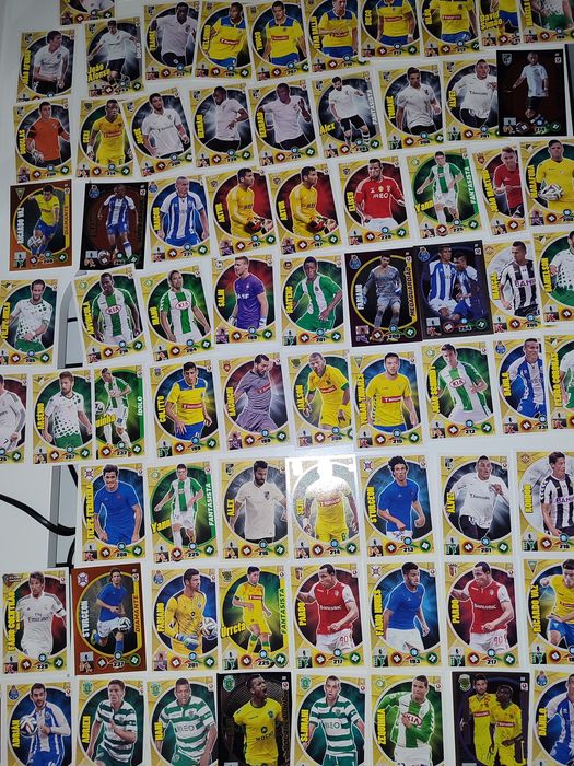 Pack de 236 cartas da Panini adrenalyn
