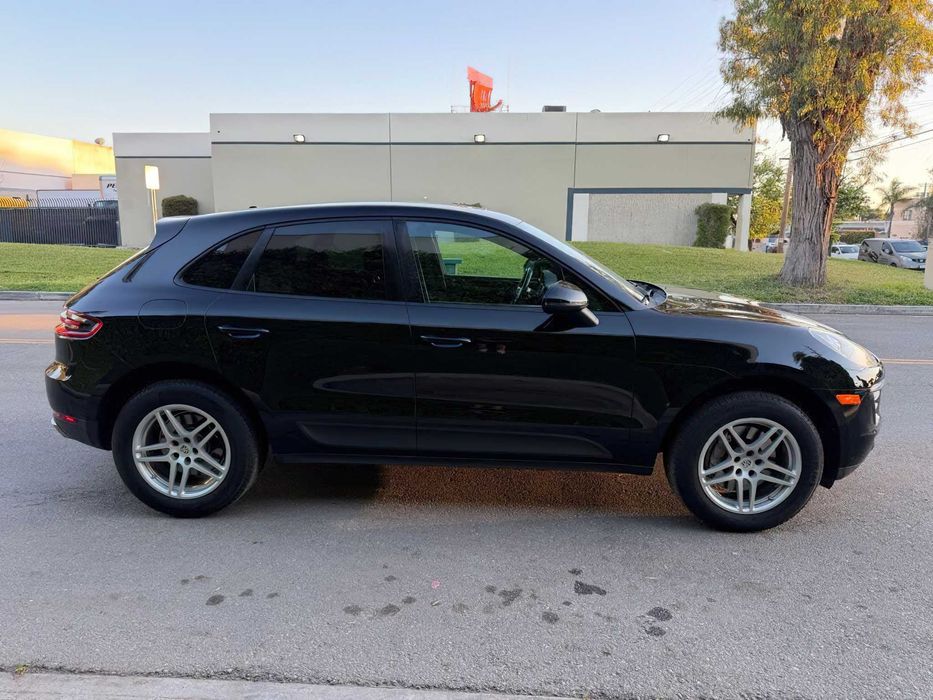Porsche Macan      2017