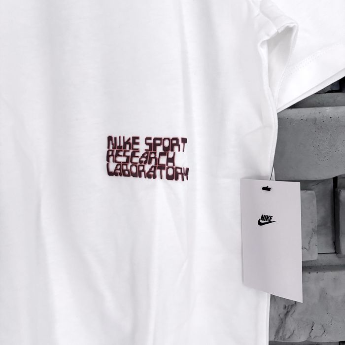 Koszulka t-shirt nike air max swoosh central logo tee biała white tech drill sb