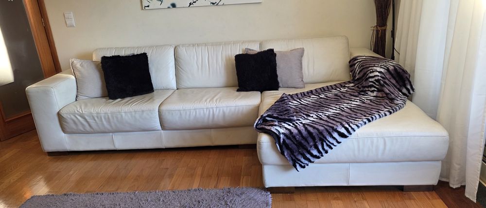 Sofá Chaise long em Pele Genoina