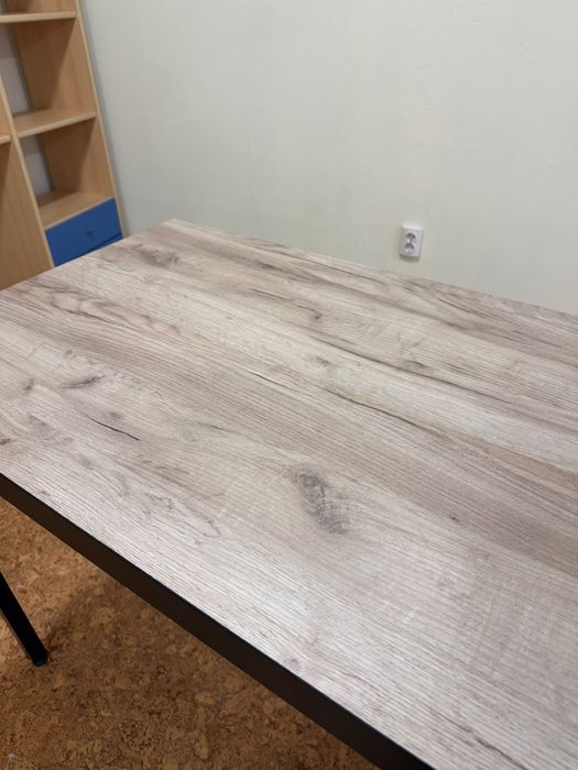 Стіл письмовий у кімнату /офіс