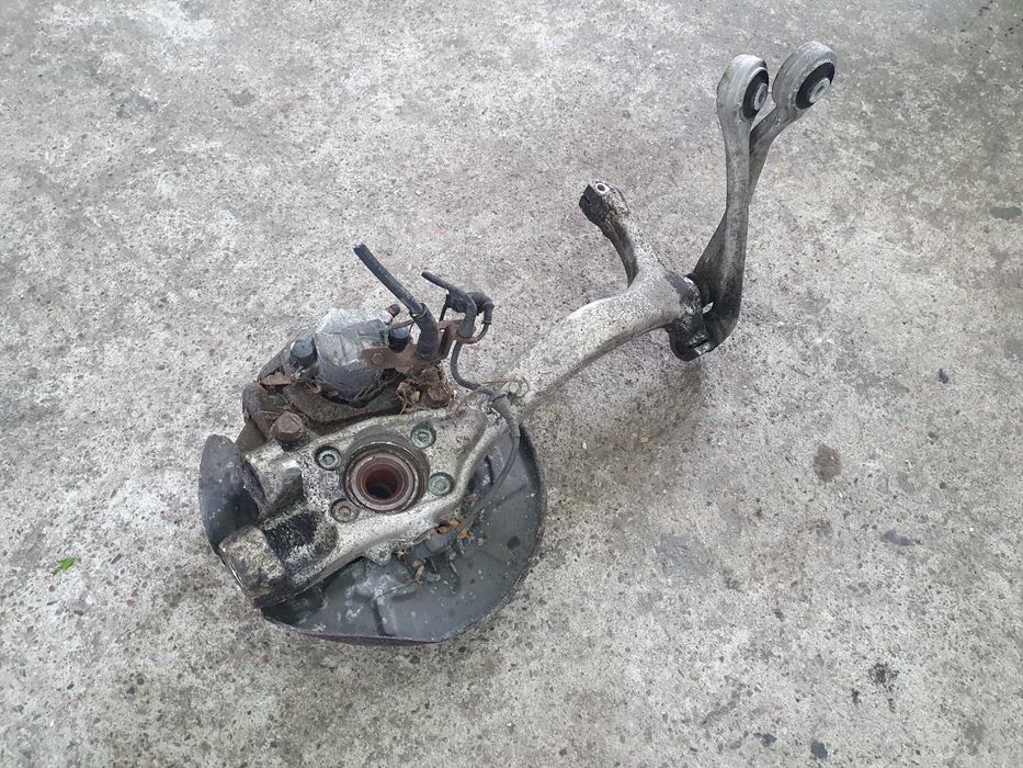 Zwrotnica piasta lewa przód Audi a4 b6 1.9 tdi 130km AVF