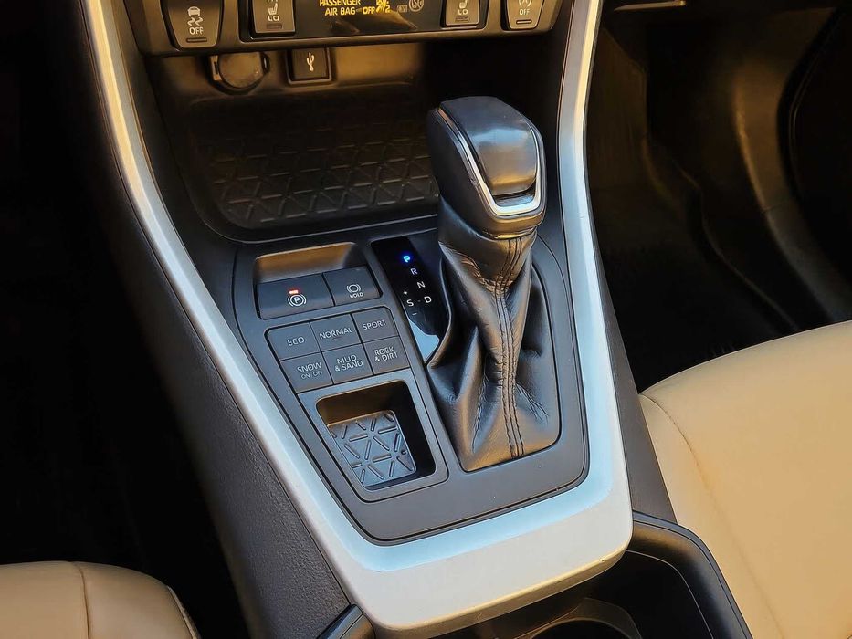 Toyota RAV4 XLE Premium      2022