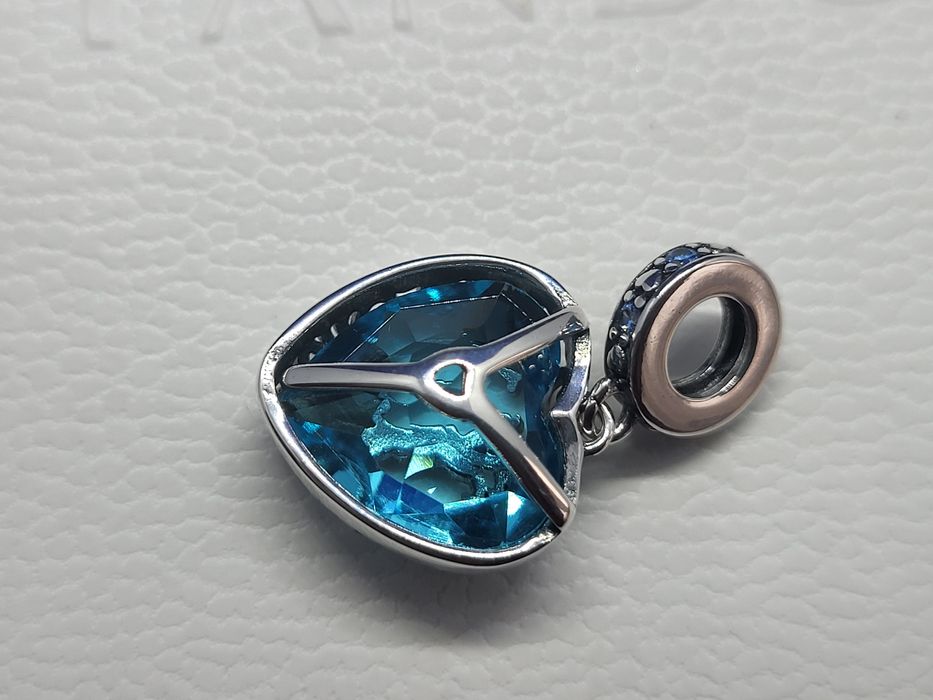 Nowy charms srebrny 925 z niebieskim sercem – bez pudełka