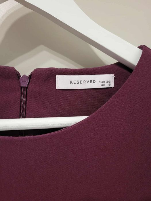 Elegancka bordowa sukienka Reserved – dzwonkowate rękawy – Rozmiar S