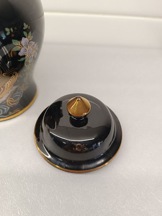 Pote Porcelana Preto. Pássaros. Antiguidades 18 cm