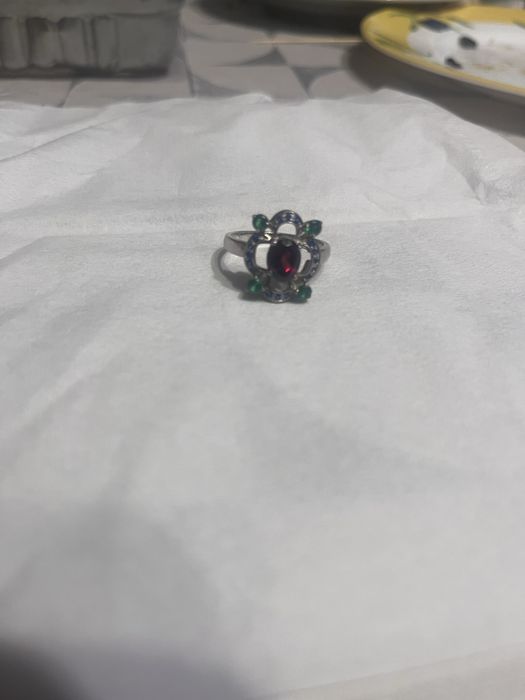 Продам кольцо серебрянное