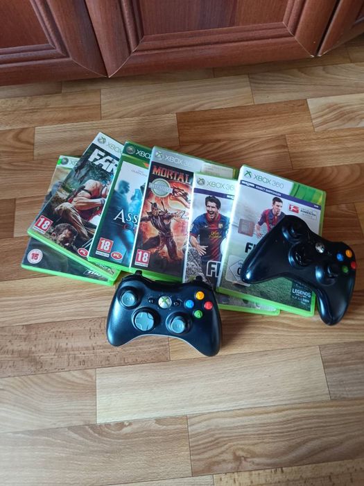 Xbox 360 6 дисків та 2 геймпада на батарейках торг