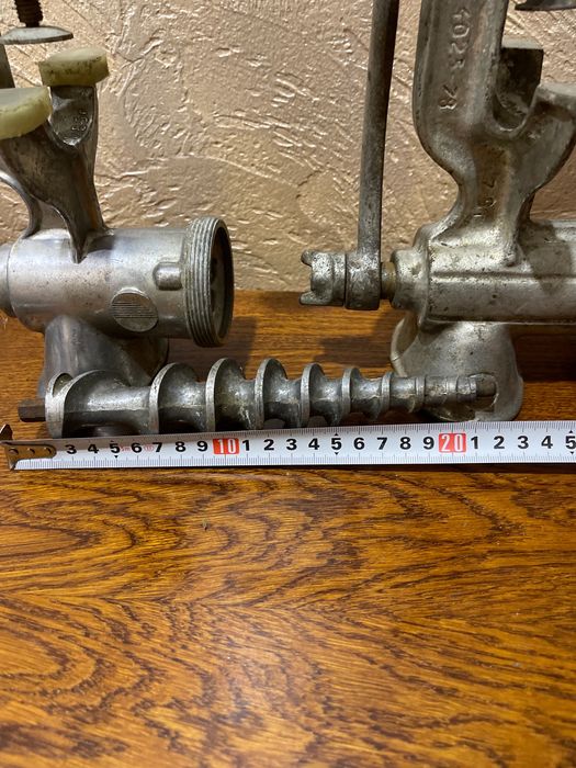 Электрмясорубка и запчасть на неё