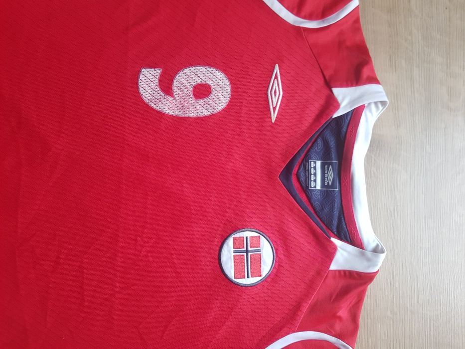 Koszulka sportowa piłkarska męska marki Umbro rozmiar M/L.