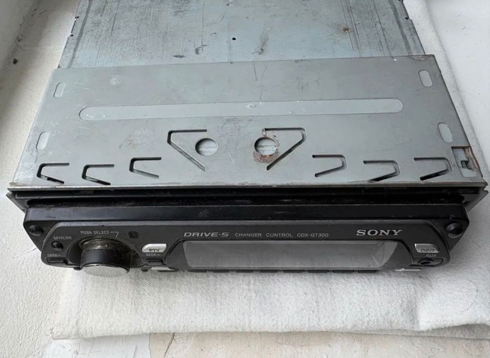 Автомагнитола Sony CDX-GT300