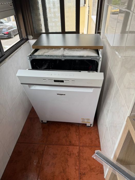 Vendo máquina de lavar loiça Whirlpool PowerClean