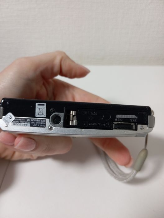 Фотоапарат Sony   DSC T3000 срібний  10.1 МП