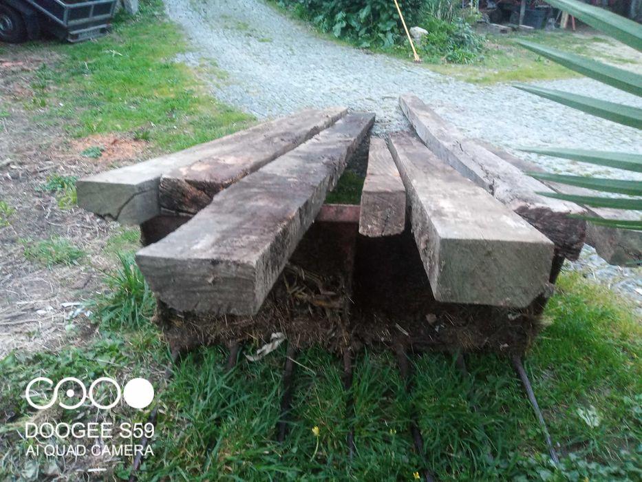 Traves de madeira antiga