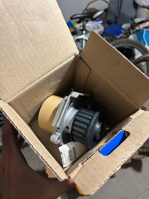 Zestaw Rozrządu plus Pompa Wody VKMC 02206-2 SKF