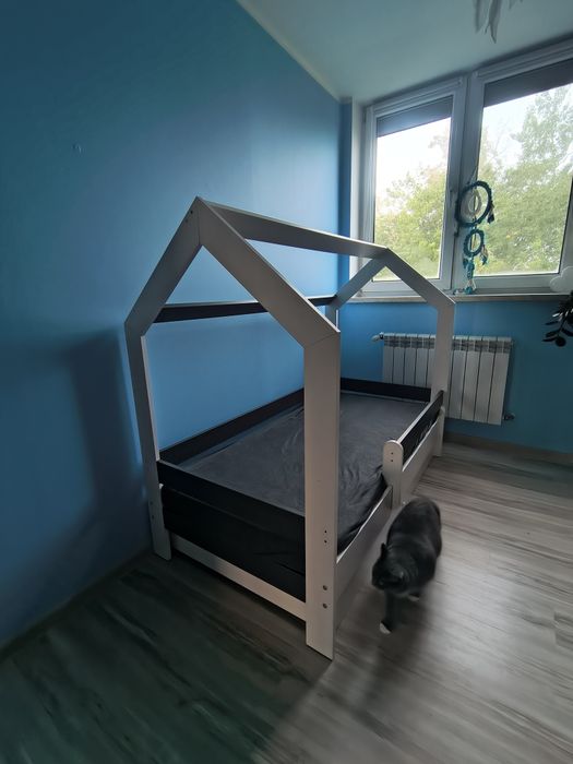 Łóżeczko dziecięce domek