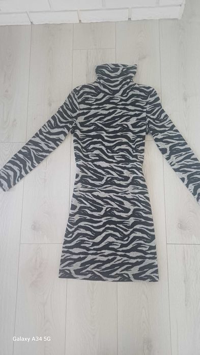 Sukienka dzianinowa Terranova. Rozmiar XS