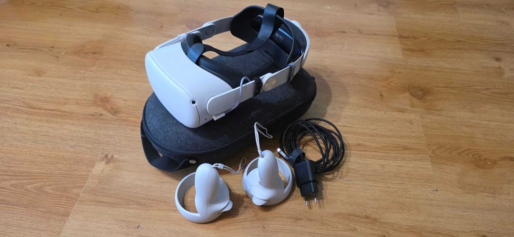 Meta Quest 2 (Oculus) + akcesoria | Etui + bateria | VR gotowy do gry