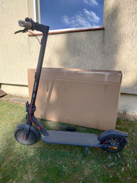 Hulajnoga Xiaomi 4 Electric Scooter elektryczna 300W 20 km/h