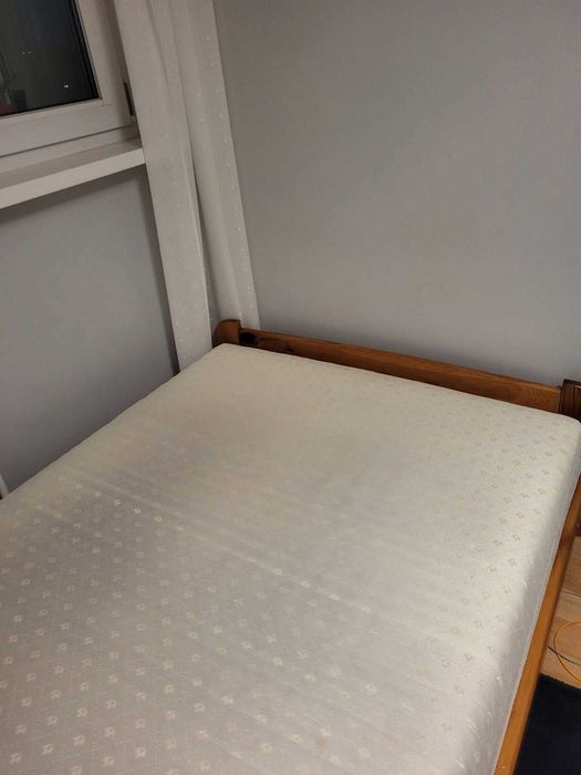Sprzedam łóżko drewniane z materacem