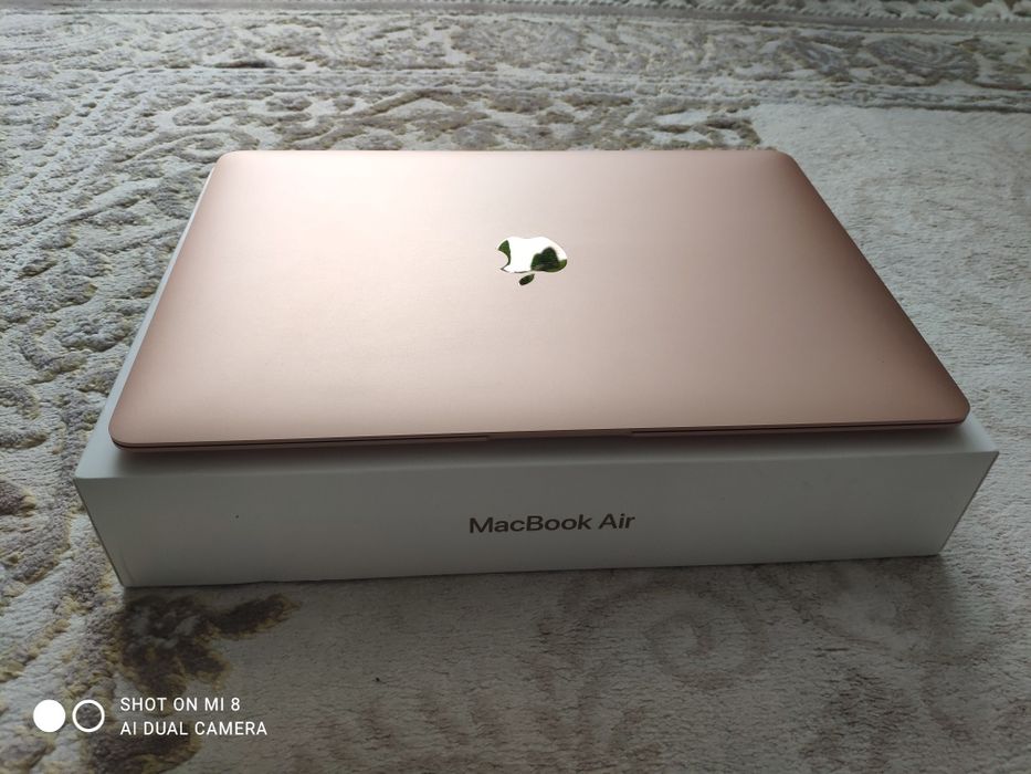 Macbook air 13 2018 i5 / 8 / 128