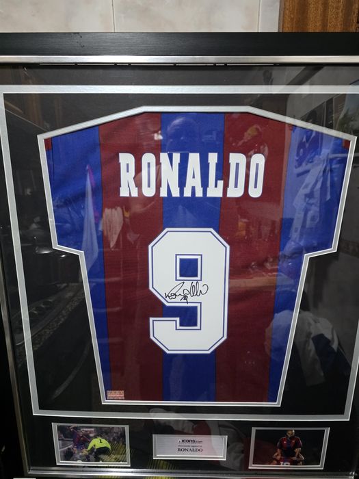 Camisola assinada e com certificado do ronaldo fenomeno.