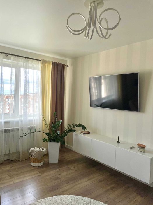 Продам простору дворівневу квартиру з сучасним ремонтом в новобудові.