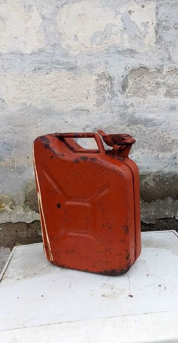 Продам БУ канистры