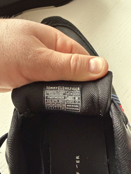 Tommy Hilfiger  состояние идеальное