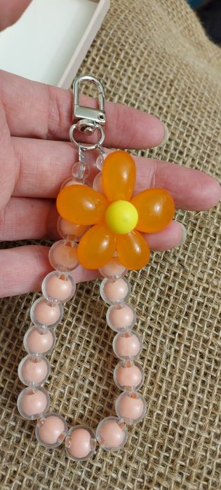 Brelok z kulkami i kwiatkiem
