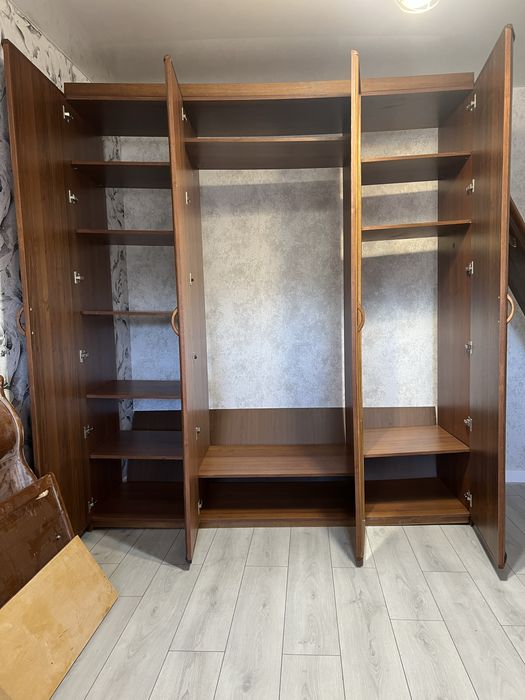 Шафа з натурального дерева