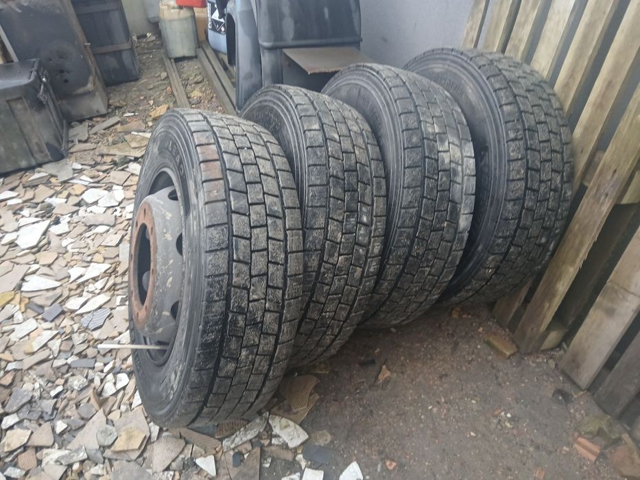 Opony 245/70/19,5 90%  Bieżnika