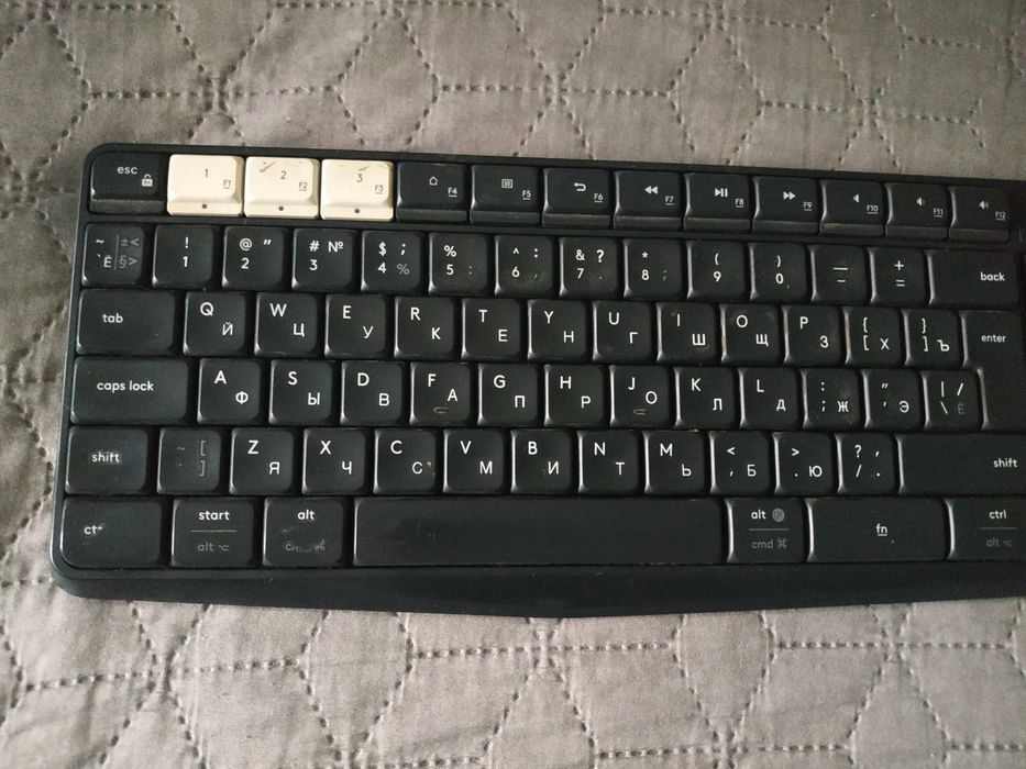 Комп'ютерна Клавіатура бездротова Logitech K375s На запчастини ремонт