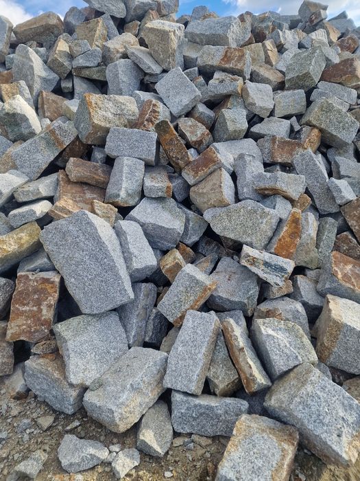 Kamień granitowy na mury. Granit murowy