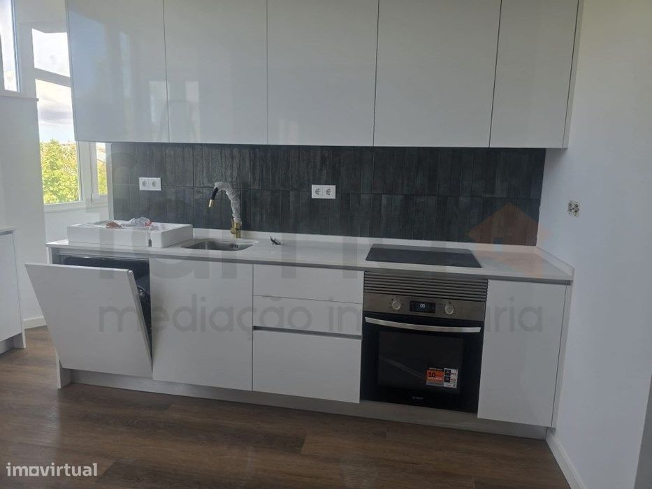 Apartamento T2+1 Totalmente Renovado | Venteira - Amadora