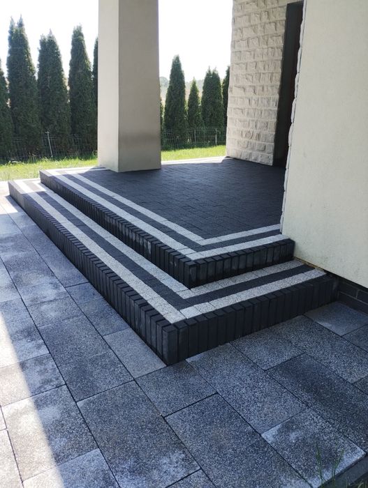 Układanie kostki brukowej , płytek itp.