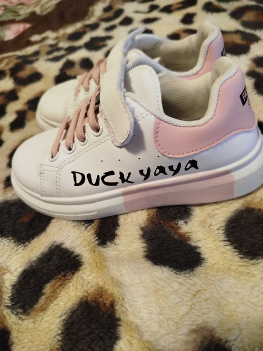 Кросівки для дівчинки