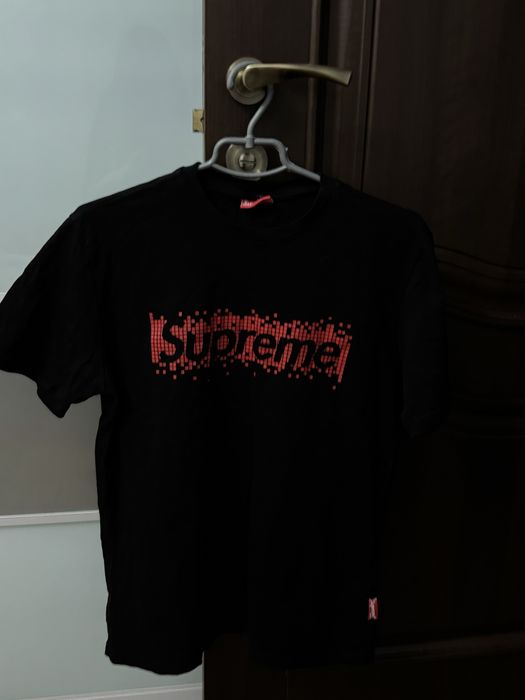 чорна футболка supreme розмір S-M