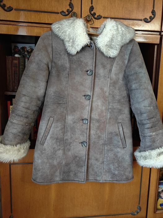 Штучна дублянка сірого кольору