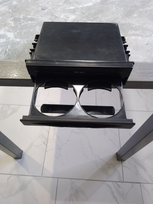 Продам підставку для стаканів в машину