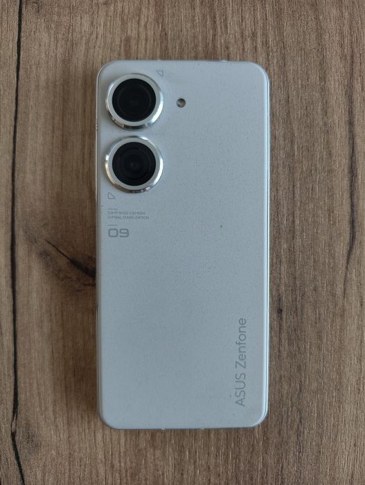 Asus ZenFone 9 8/128GB biały