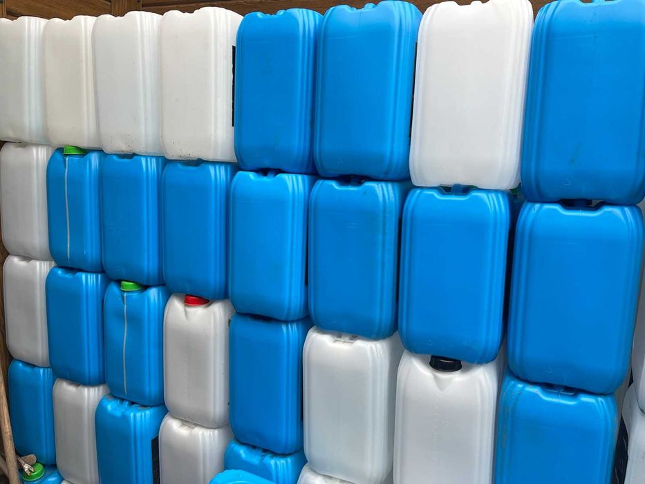 Каністри пластикові