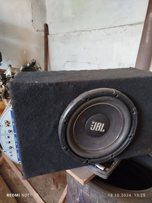 Продам сабвуфер jbl с уселителем