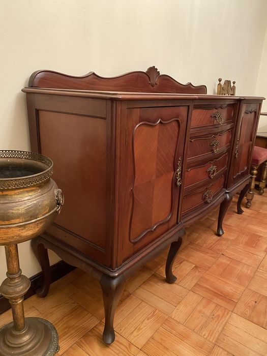 Aparador de Sala, com Prateleiras e Gavetas