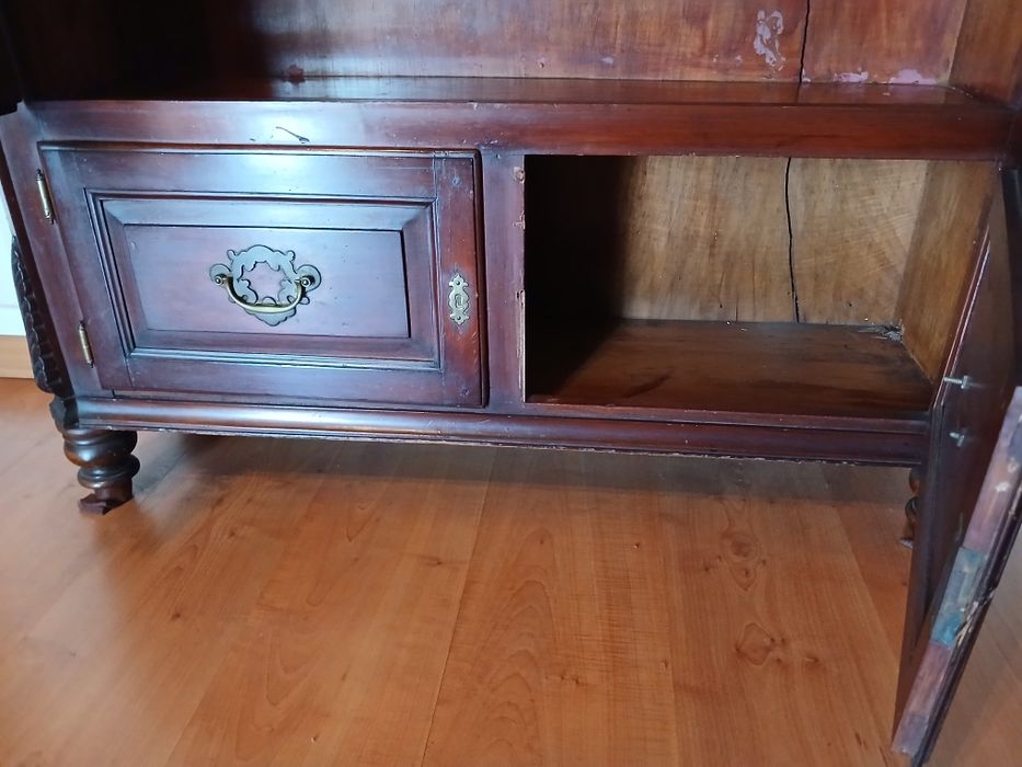Cristaleira / Louceiro Antigo – Estilo Inglês (Para Restauro)