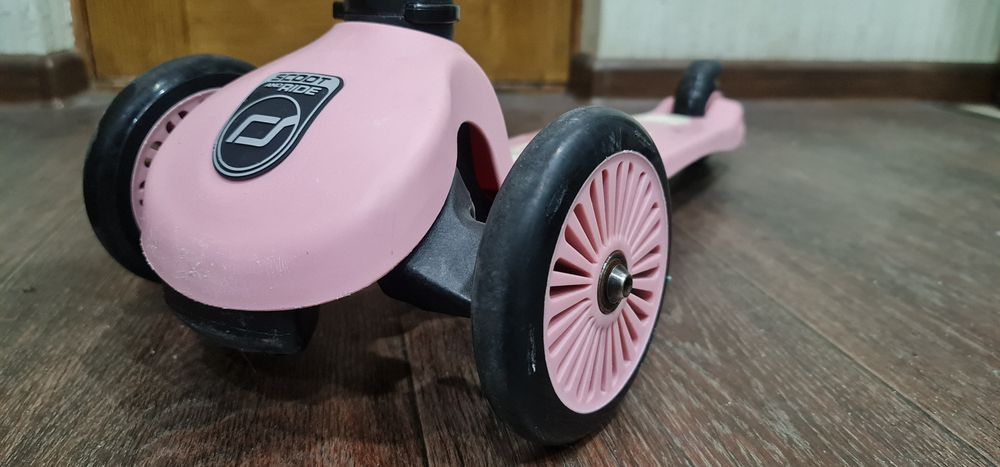 Продам  детский  самокат-беговел  scoot and ride