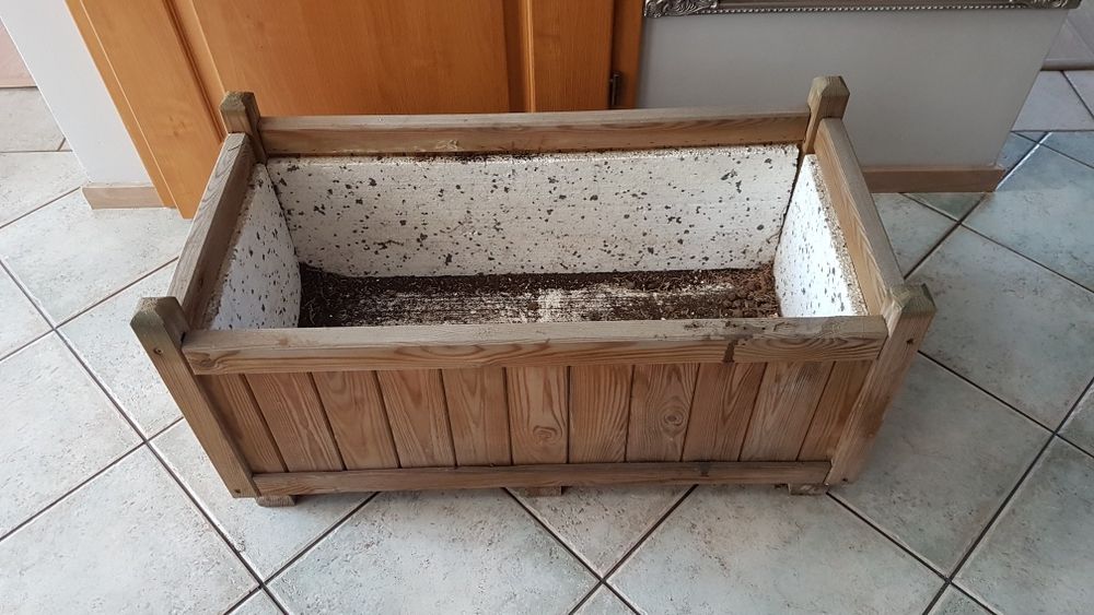 Skrzynka ogrodowa drewniana z izolacją